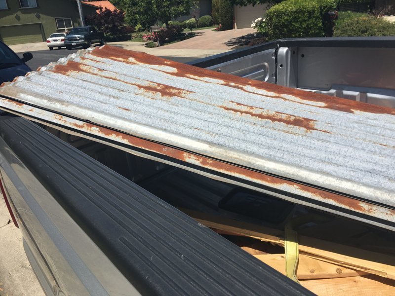 Мотоциклист превратил неприметный гараж в крутое «мужское логово» авто и мото,автоновости,гараж,история