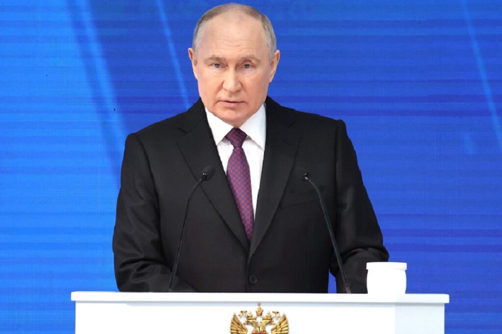 Путин: у РФ нет планов по размещению ядерного оружия в космосе