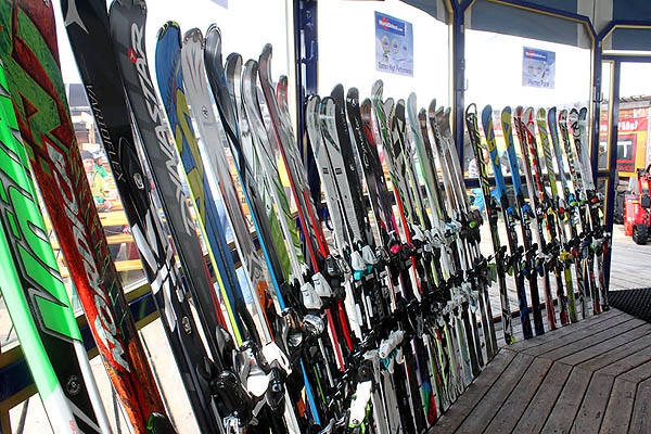 Из чего сделаны горные лыжи? горы, зима, зимний спорт, лыжи