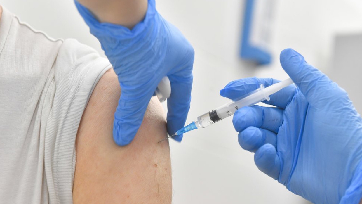 Мошенники под видом соцработников предлагают москвичам вакцинироваться от COVID-19 на дому