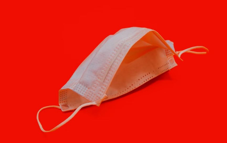 Мурашко призвал россиян соблюдать масочный режим в общественных местах