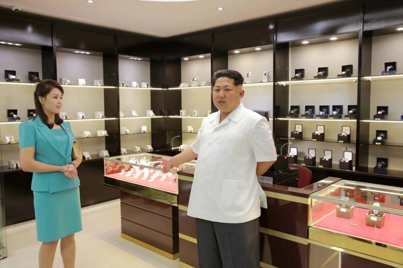 Супруга лидера КНДР любит западную моду и бренды, особенно Dior и Chanel в мире, жена, интересное, ким чен ын, кндр, северная корея, факты