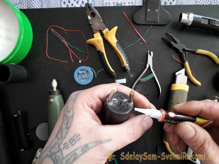 Как сделать простой электрошокер Как сделать простой электрошокер сделай сам