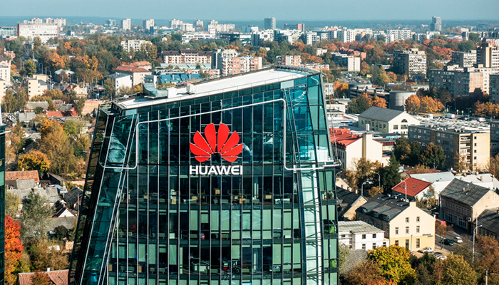 Попытка провалилась: Трамп пообещал порвать с Huawei, но не смог