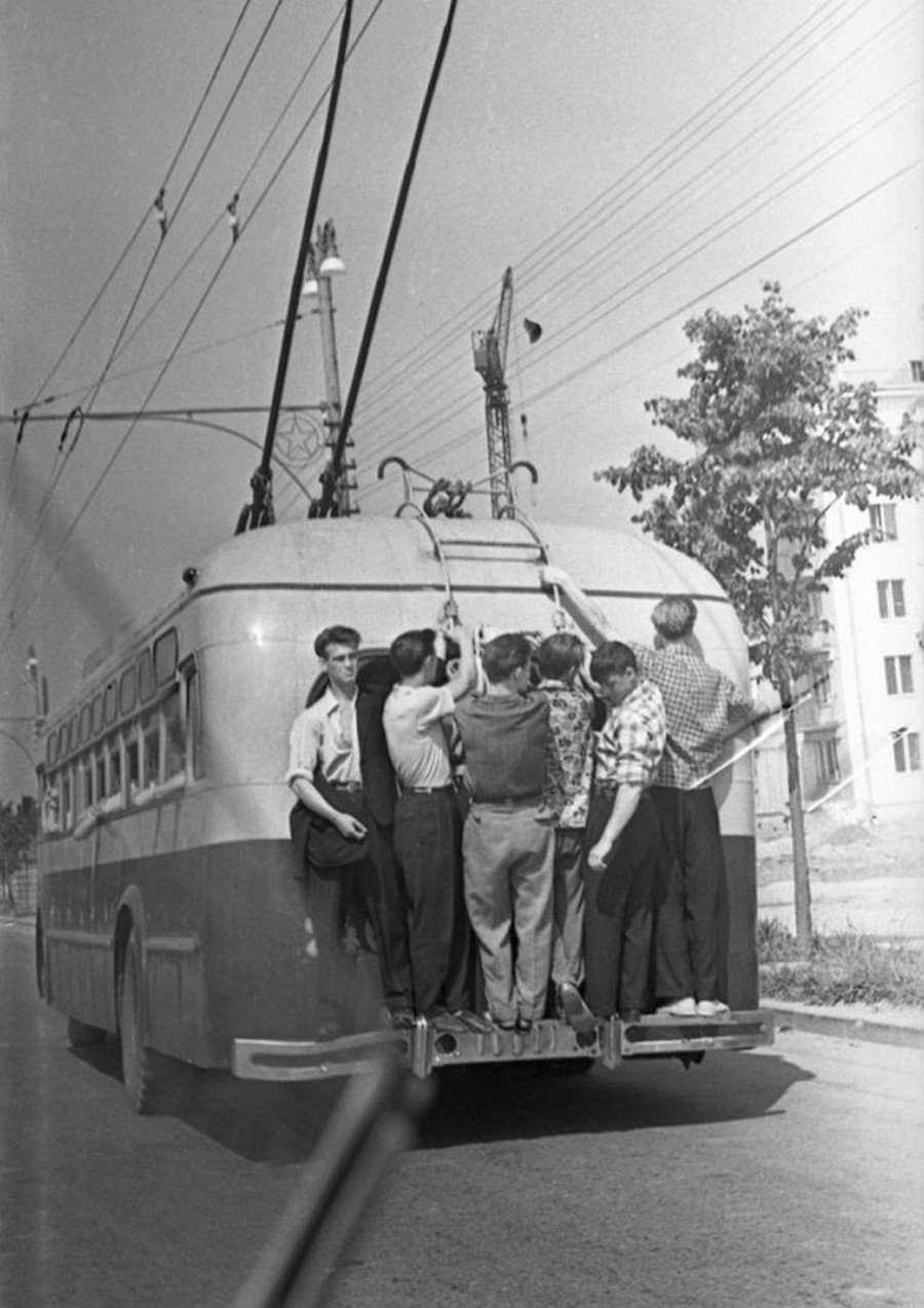 Очень советские. Серебряный Бор 1959. Серебряный Бор Москва 1950-е. Трамвай СССР 1950. Яков Рюмкин.