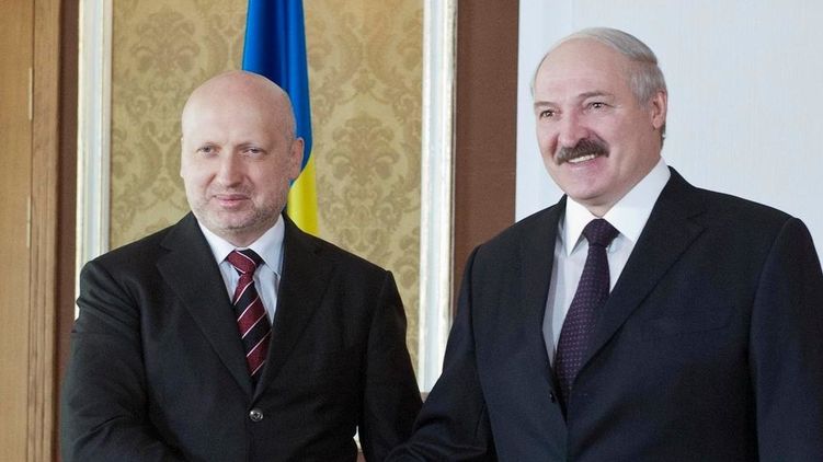 "Они высадились и пошли под ваши аплодисменты". Лукашенко обвинил украинские власти в сдаче Крыма