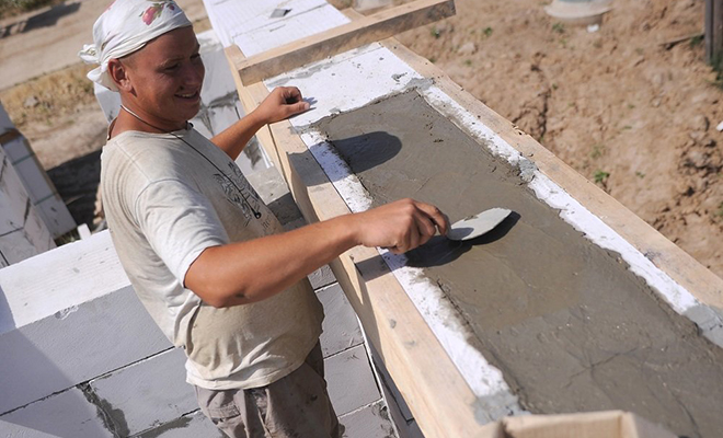 «Помогает опыт деда», - мужчина показывает стройку своего дома при зарплате в 30 тысяч рублей Культура
