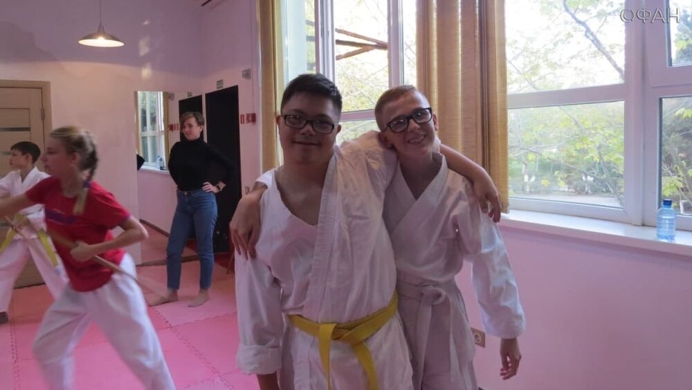 В Севастополе бесплатно помогают особенным детям занятиями по пара-карате