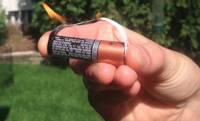 Как добыть огонь из батарейки