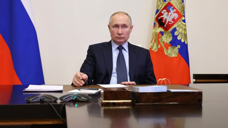 Путин открыл по видеосвязи аэропорты в Новосибирске и Новом Уренгое