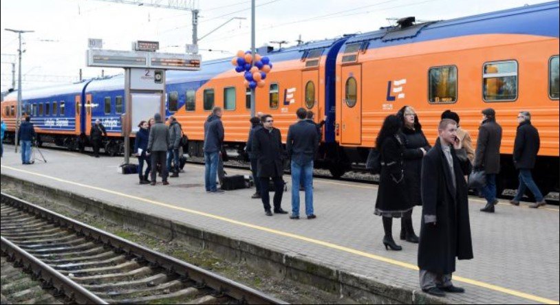 Остаётся рельсы ещё разобрать и всё: Поезд Рига-Москва-Санкт-Петербург больше ходить никогда не будет. 