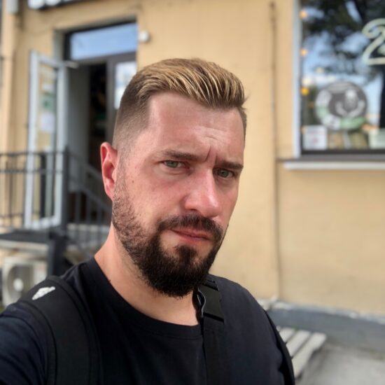 «За месяц я попробовал 30–40 образцов кошачьих консервов»: интервью с дегустатором корма для животных Сергеем Модлым