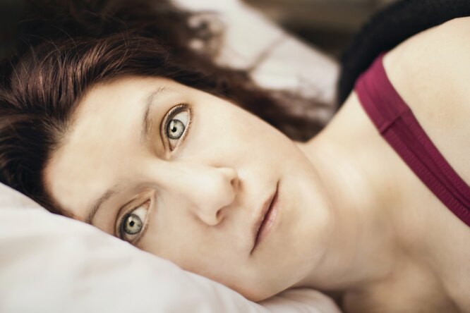 Во время сна с открытыми глазами слизистая слишком сильно пересыхает, что может привести к достаточно опасным последствиям