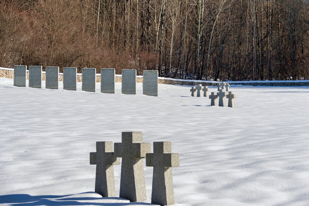 Хутор Зазулин: гуляла среди гусей, кур и овец и нашла немецкий военный мемориал 