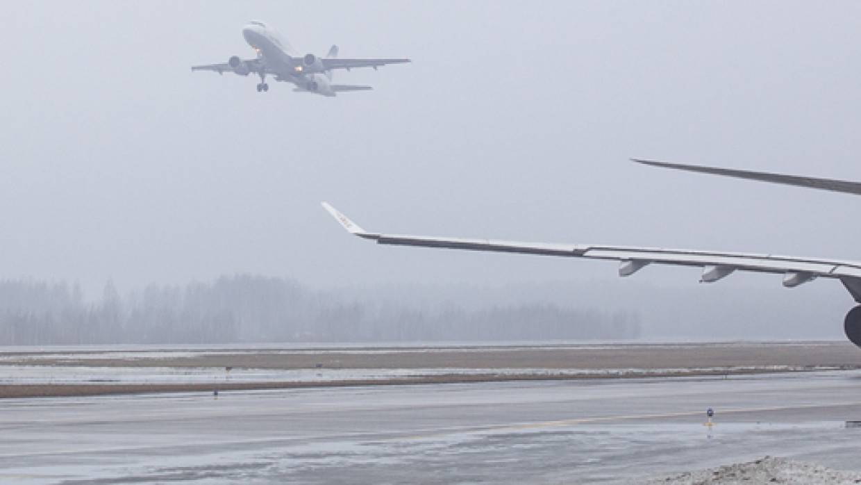 Военный самолет из Казахстана с россиянами на борту приземлился на аэродроме Чкаловский