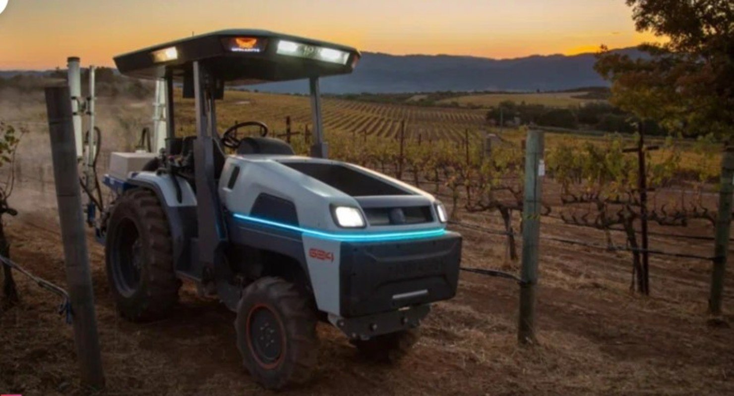 Калифорнийские фермеры начали использовать беспилотные тракторы