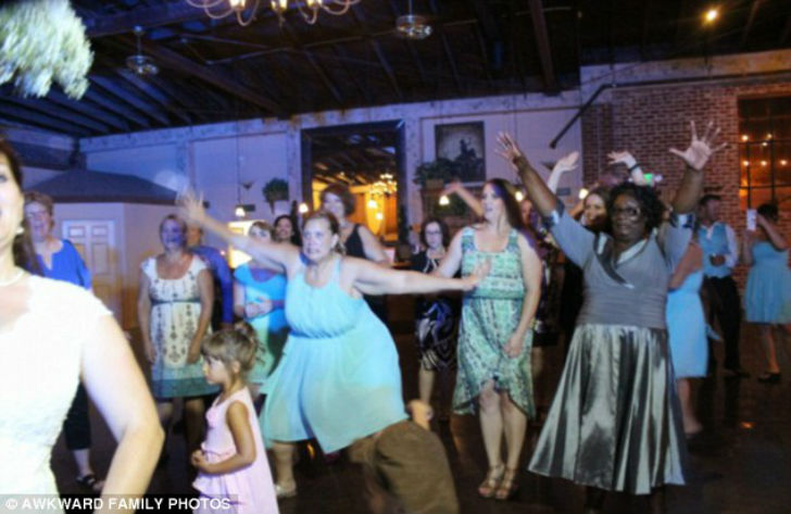 Свадебные фотографии, от которых становится действительно горько Свадебные фотографии, от которых становится действительно горько