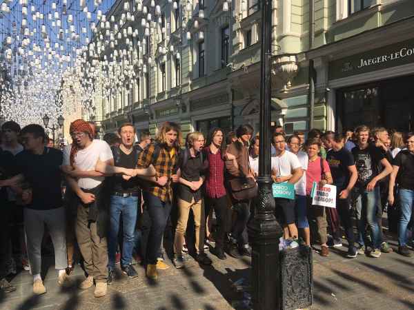 Журналисты НТВ выяснили все грязные подробности о незаконных митингах в Москве колонна