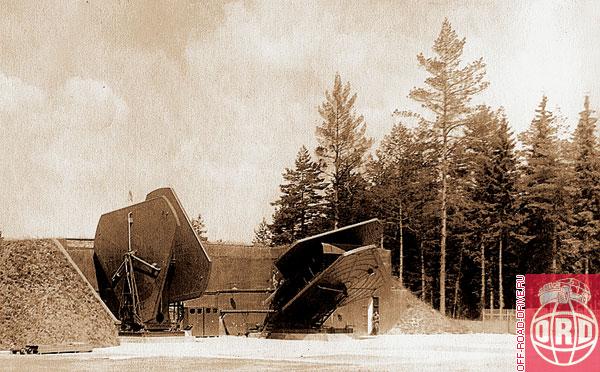 Один из подмосковсных ЦРН на боевом дежурстве (вид со стороны позиций). Все оборудование, кроме антенн, спрятано в бункере. 