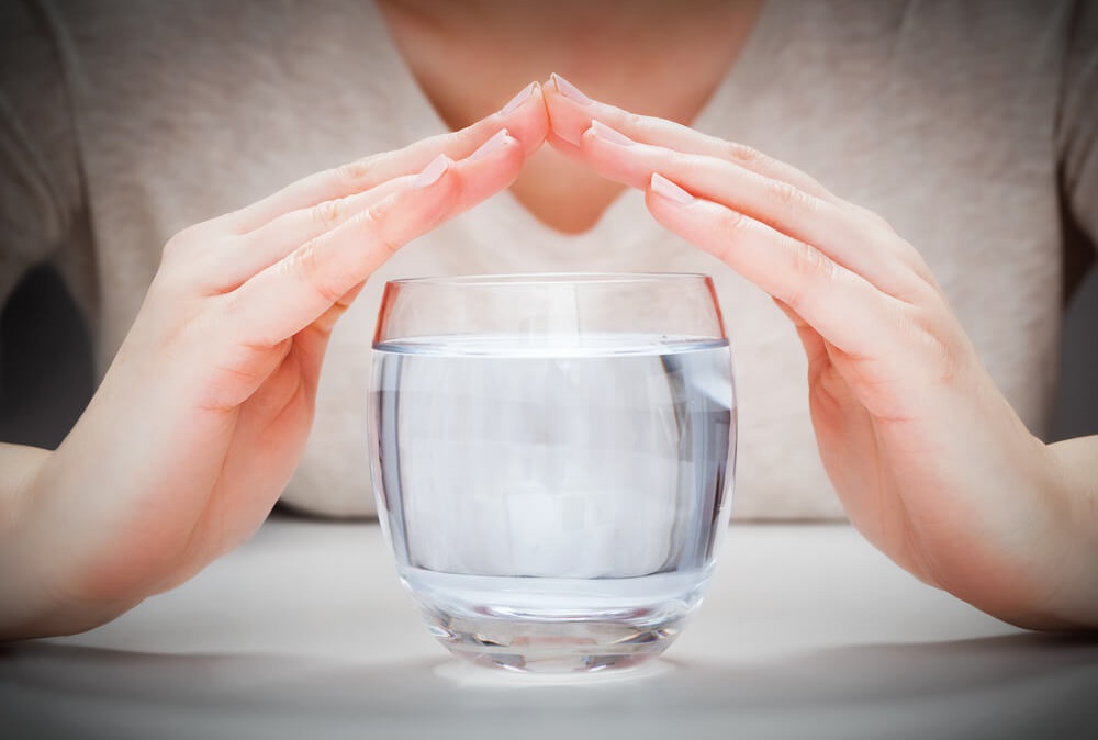 Чистить уши, пить по 2 литра воды: полезные привычки,от которых нужно  отказаться | Здоровье | Селдон Новости