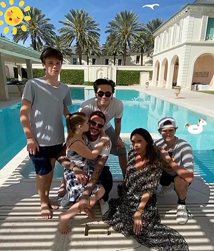 Виктория Бекхэм опубликовала редкую фотографию мужа и детей на семейной вилле в Дубае Звездные пары