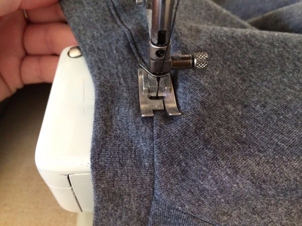 V-образный вырез горловины в изделиях из трикотажа V-образный вырез горловины в изделиях из трикотажа одежда