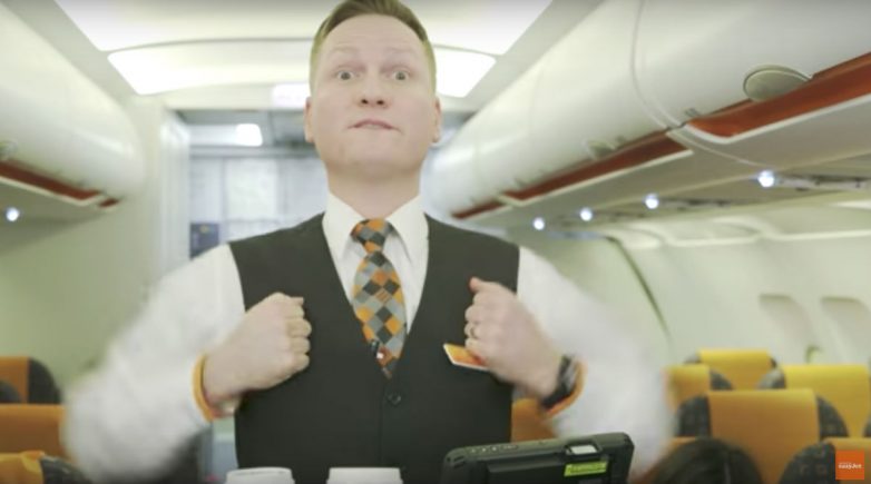 Что обозначают загадочные жесты бортпроводников 