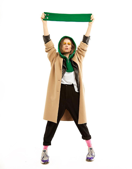 Дарья Мельникова в лукбуке капюшонов от Веры Панфиловой Дарья Мельникова в лукбуке капюшонов от Веры Панфиловой Мода / Новости моды