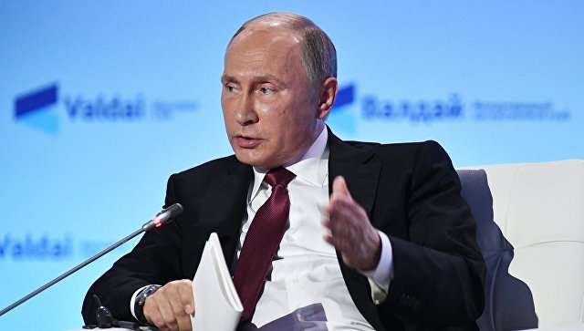 Президент РФ Владимир Путин во время заседания Международного дискуссионного клуба Валдай в Сочи. 27 октября 2016