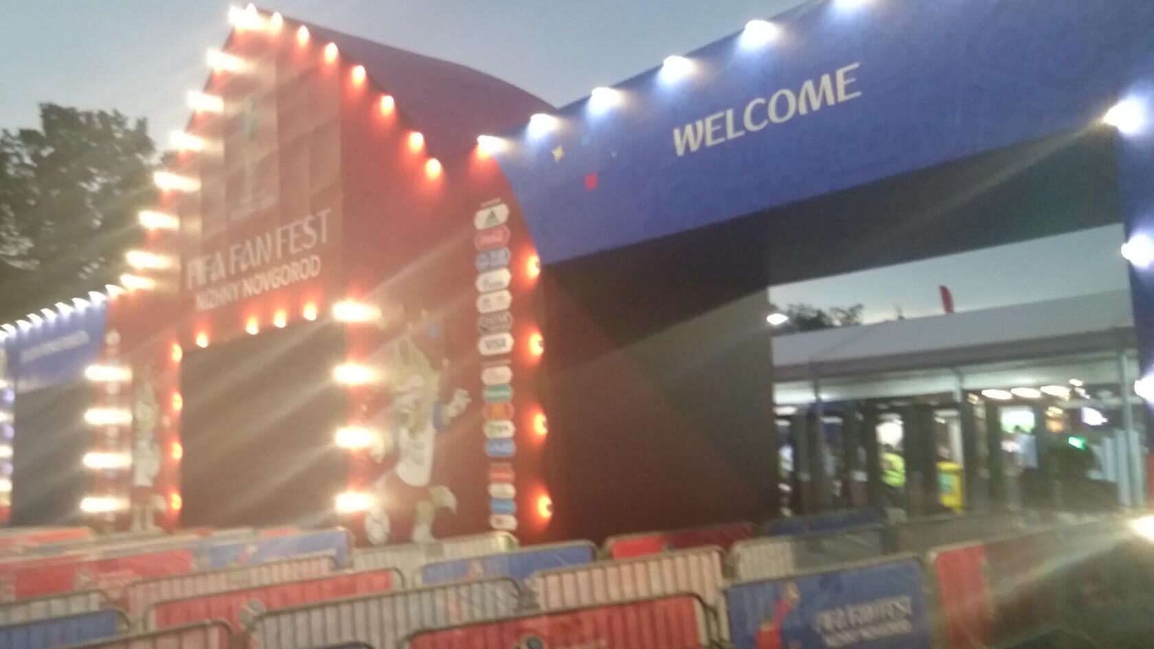 Пришёл на FIFA Fan Fest в Нижнем Новгороде, а трансляцию матча "Бельгия — Япония" прекратили по погодным условиям