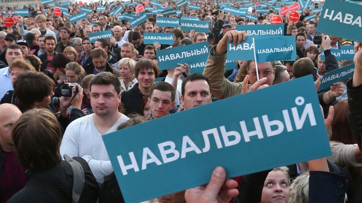 Кто и зачем расчищает дорогу Навальному?