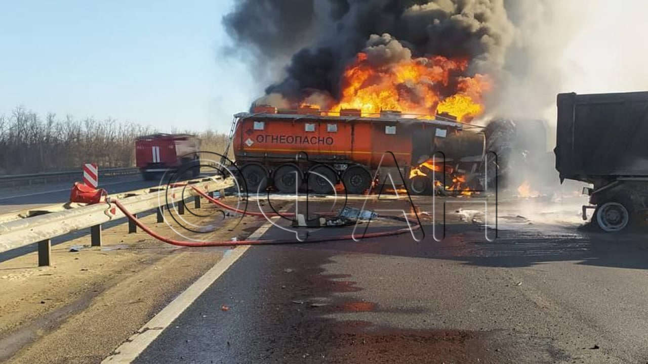 Аварии с участием бензовозов. Аварии с участием бензовозов. Аварии с участием бензовозов. Дтп бензовоз лукойл. Аварии с участием бензовозов.