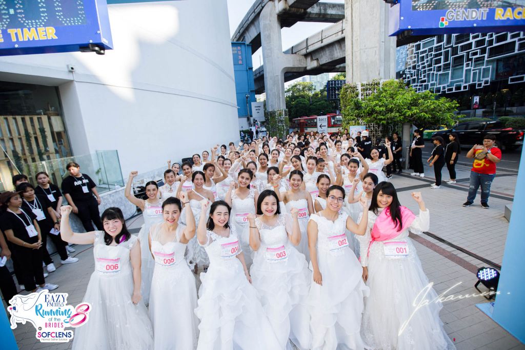 Running of the Brides: забег невест в Бангкоке невест, ноября, составил, месяц, медовый, бриллиантами, колец, подарки, приза, главного, Кроме, около, миллионов, более, Главный, Бангкоке, гонке, трехкилометровой, соревновались, женихов