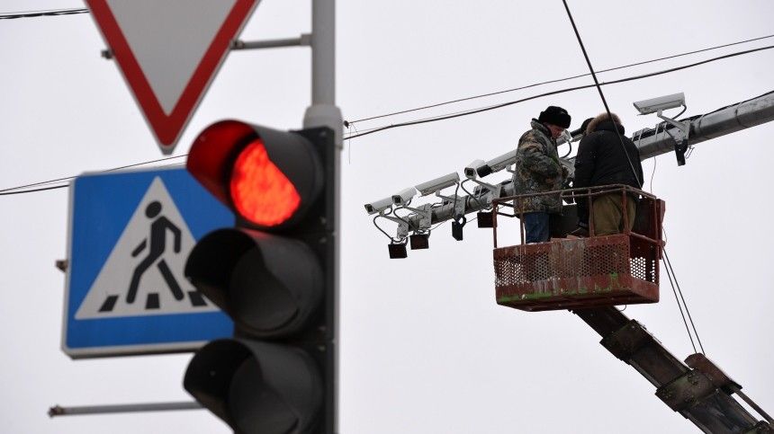 Обнародованы кадры жесткого ДТП с участием женщины в центре Петербурга (18+)