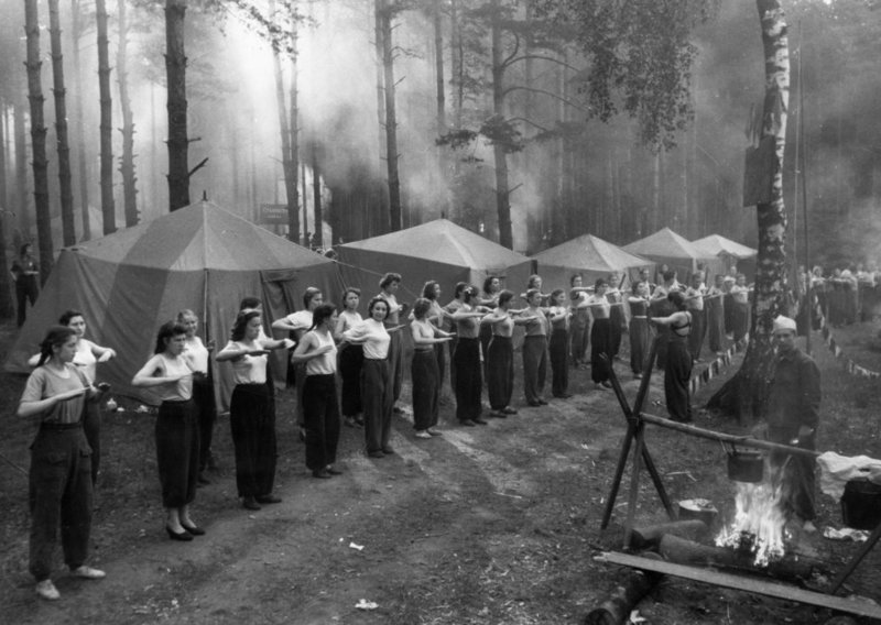  1953 год. "Курорт" под Москвой — утро начинается с зарядки СССР, курорт, люди, ностальгия, спа-процедуры