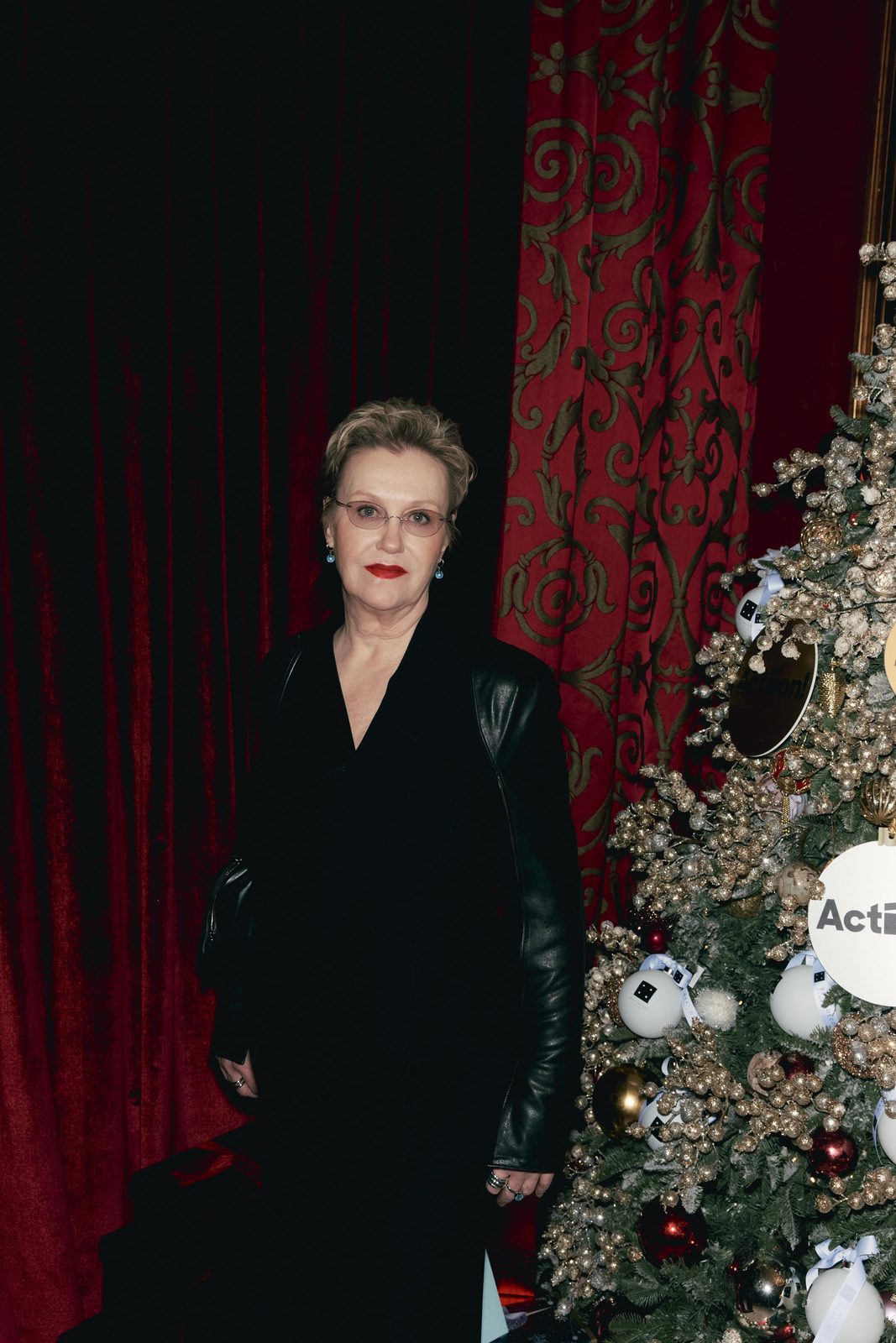 Ценный подарок: Юлия Снигирь, Виктория Толстоганова и Стася Милославская