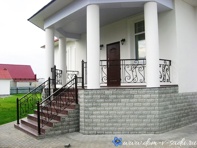 Крыльцо для частного дома