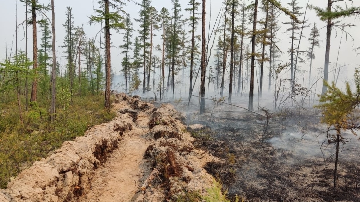 МЧС направит дополнительный вертолет Ми-26 для борьбы с пожарами в Якутии