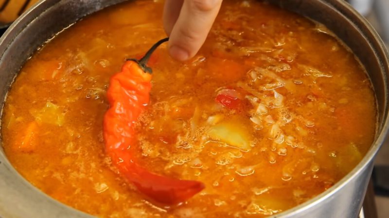 Очень вкусный суп из фарша и капусты! Обязательно попробуйте добавить, отправить, минут, около, казан, фарша, перец, можно, Через, масло, этого, сладкий, капусту, обжарить, нарезанный, Обжарить, убрать, поперчить, Добавить, морковь