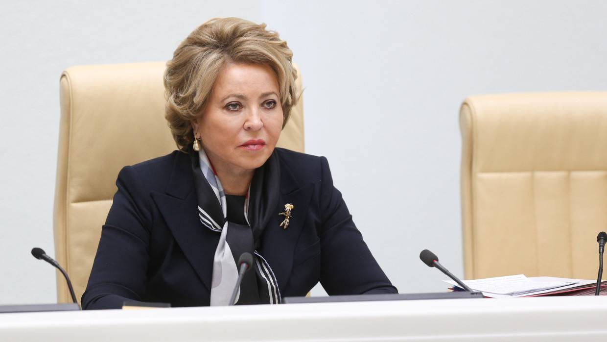 Матвиенко заявила, что Россия не позволит Украине издеваться над людьми