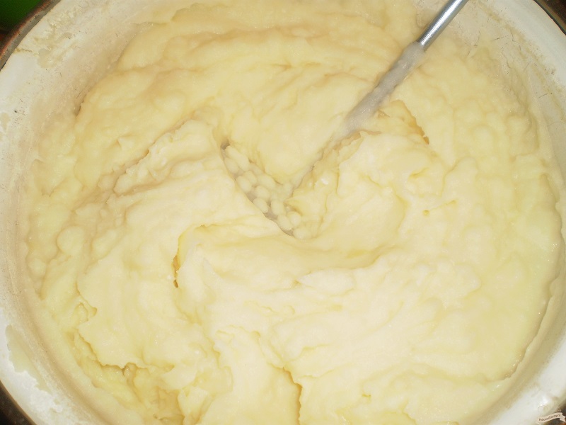 лодочки из слоеного теста с картофелем мясом и огурчиками