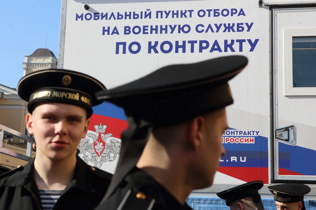 Не служил – не мужик: За что и почему граждане России снова полюбили армию Не служил – не мужик: За что и почему граждане России снова полюбили армию армия