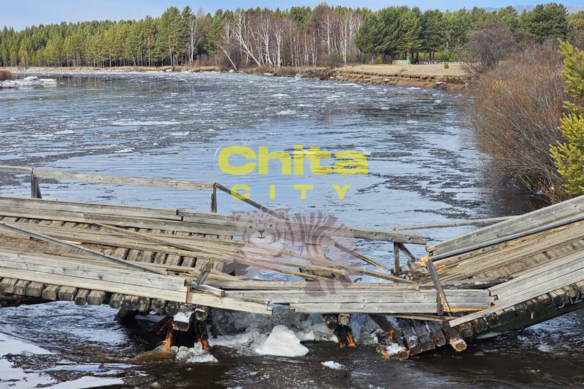 Chita.Ru: в Забайкалье ледоход обрушил мост через реку Хилок