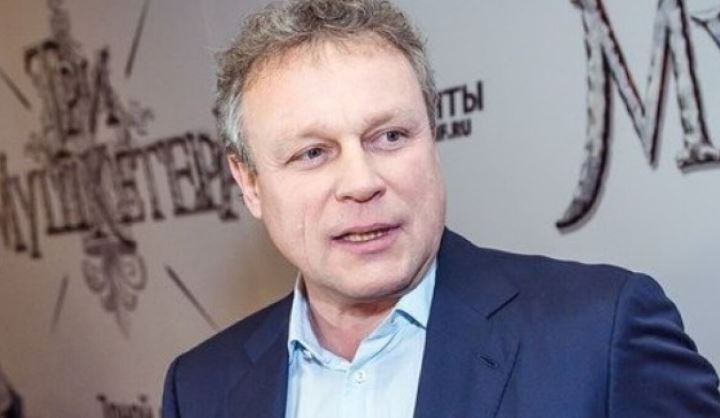 Актер Жигунов приехал в Крым с «копией» Заворотнюк Актер Жигунов приехал в Крым с «копией» Заворотнюк Шоу бизнес