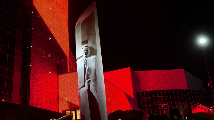 "ЕЛЬЦИН-ЦЕНТР" ЗАРЕГИСТРИРОВАН В ОБЫЧНОЙ КВАРТИРЕ, А МИЛЛИАРДЫ УШЛИ "ЛЕВОЙ" ФИРМЕ