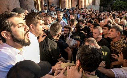 Горы стреляют: Степанакерт в огне, Ереван кипит, Баку наступает