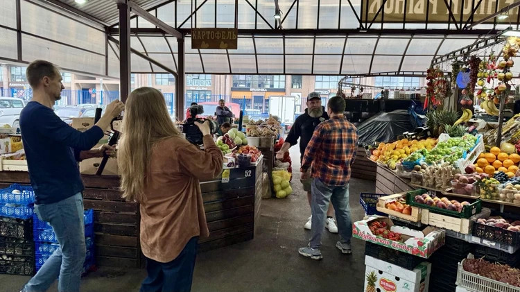 Тофуриус Крейн побывал на Сенном рынке. Фото: пресс-служба департамента потребительской сферы Краснодарского края