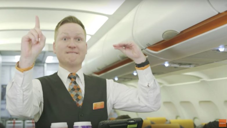 Что обозначают загадочные жесты бортпроводников 