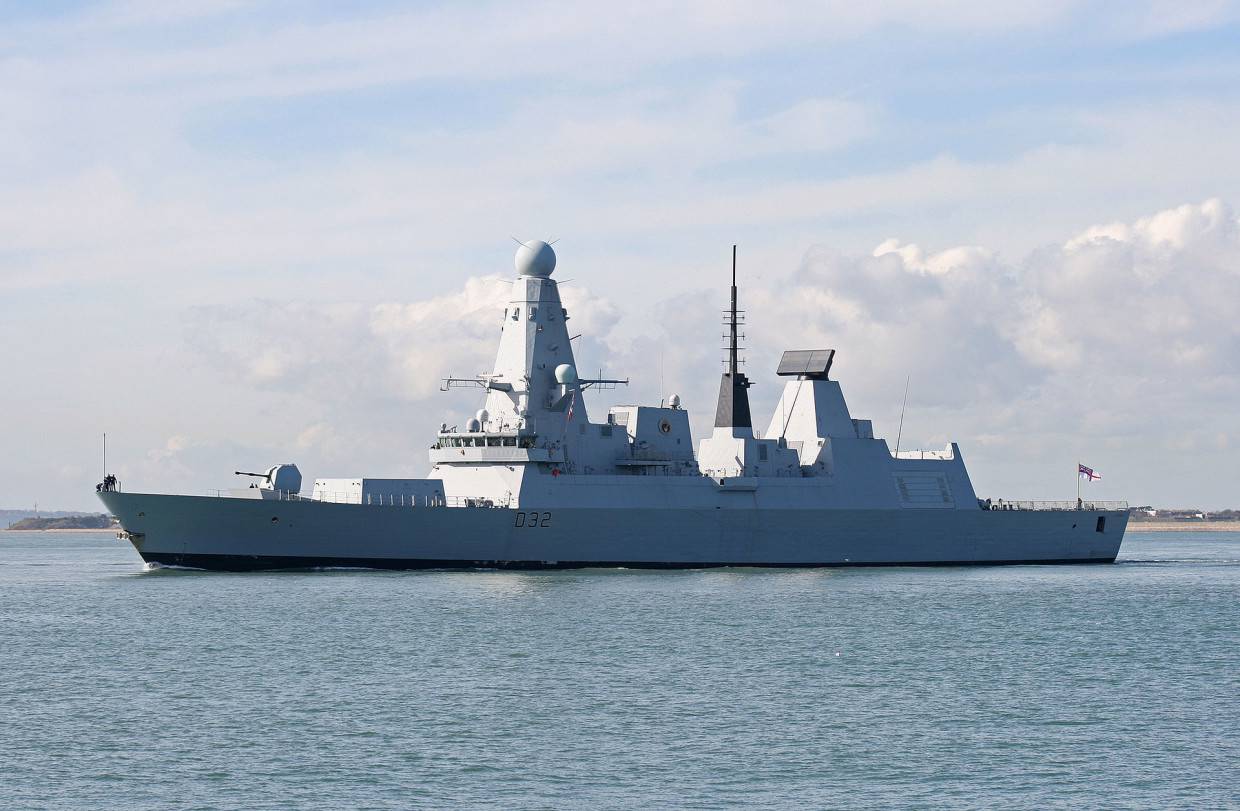 Читатели Daily Express раскритиковали британский флот после инцидента с подлодкой ВМФ РФ