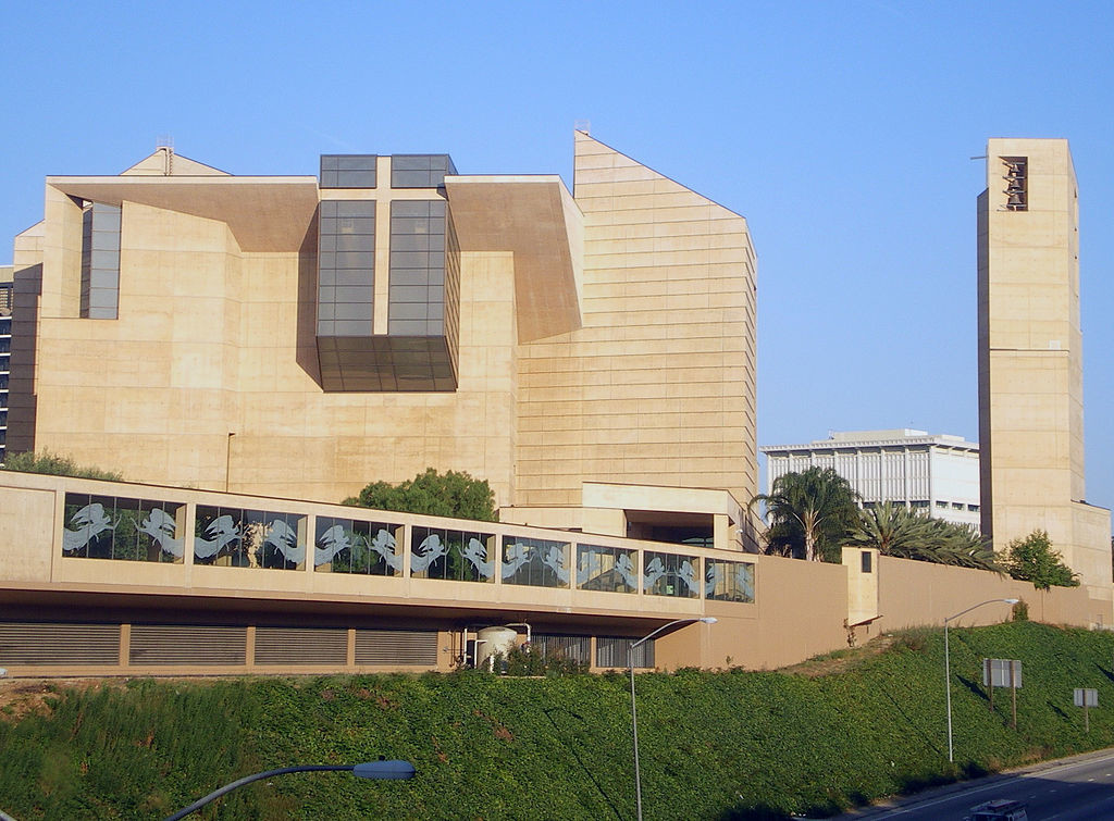 Кафедральный собор Пресвятой Девы Марии в Лос-Анджелесе, вторая по величине из католических в США